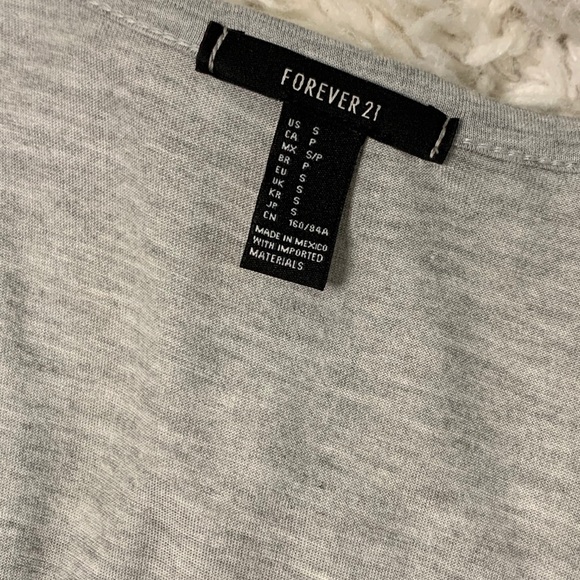 Criss cross neckline loose tee - Picture 5 of 7